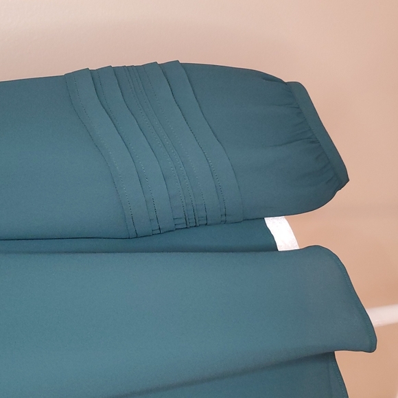 πHPπAnn Taylor NWT Size Med Green Long Sleeve Top w/ Front Button Detail! π - Picture 4 of 13